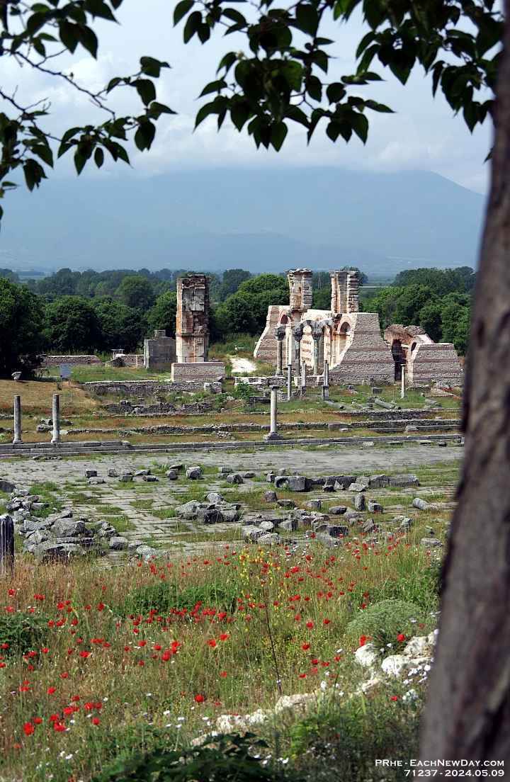 71237RoCrLeUsm - Footsteps of Paul - Exploring the ruins of Philippi